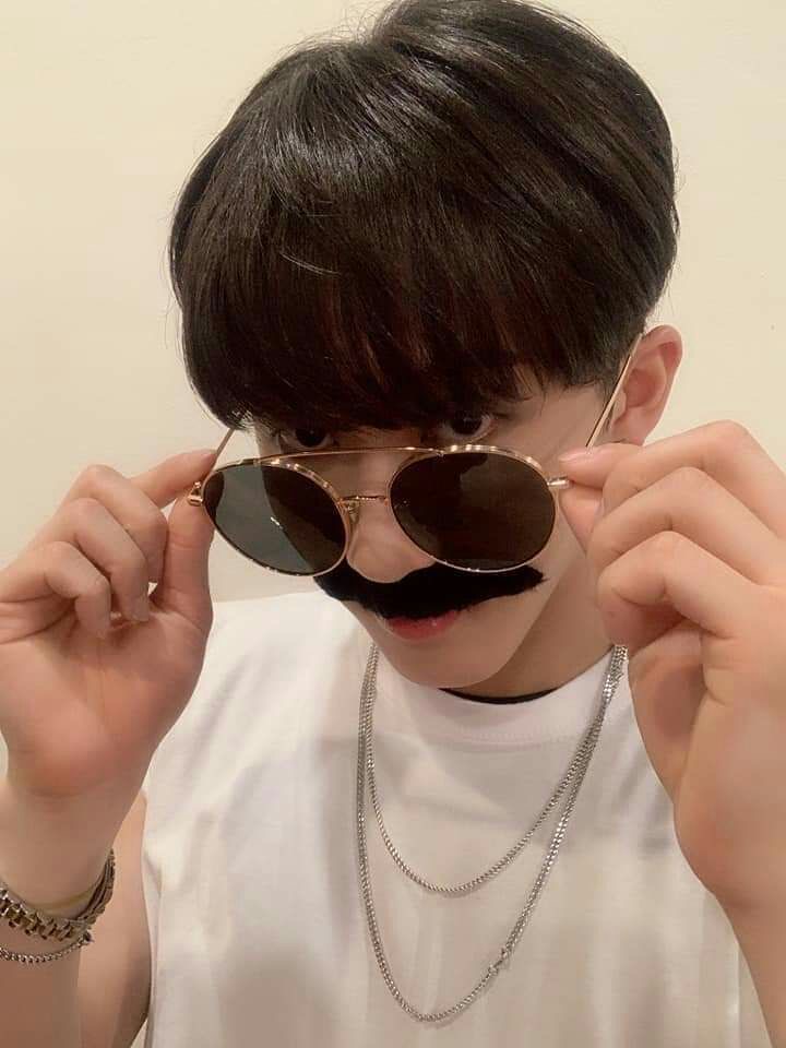 hourly changbin∞⁸ (semi CLOSED) tweet media