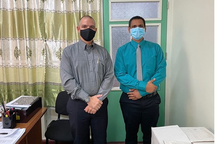 Radio_COCOnline's tweet photo. #CubaPorLaSalud 🇨🇺 El gobierno de #Suriman extendió por seis meses el contrato de cooperación de la brigada médica cubana Henry Reeve que presta sus servicios Paramaribo en el enfrentamiento a la #COVID19. @MINSAPCuba @pipamediaslarga @lenybs @chamberohoy @radio_cubana https://t.co/vR3c6eehUe
