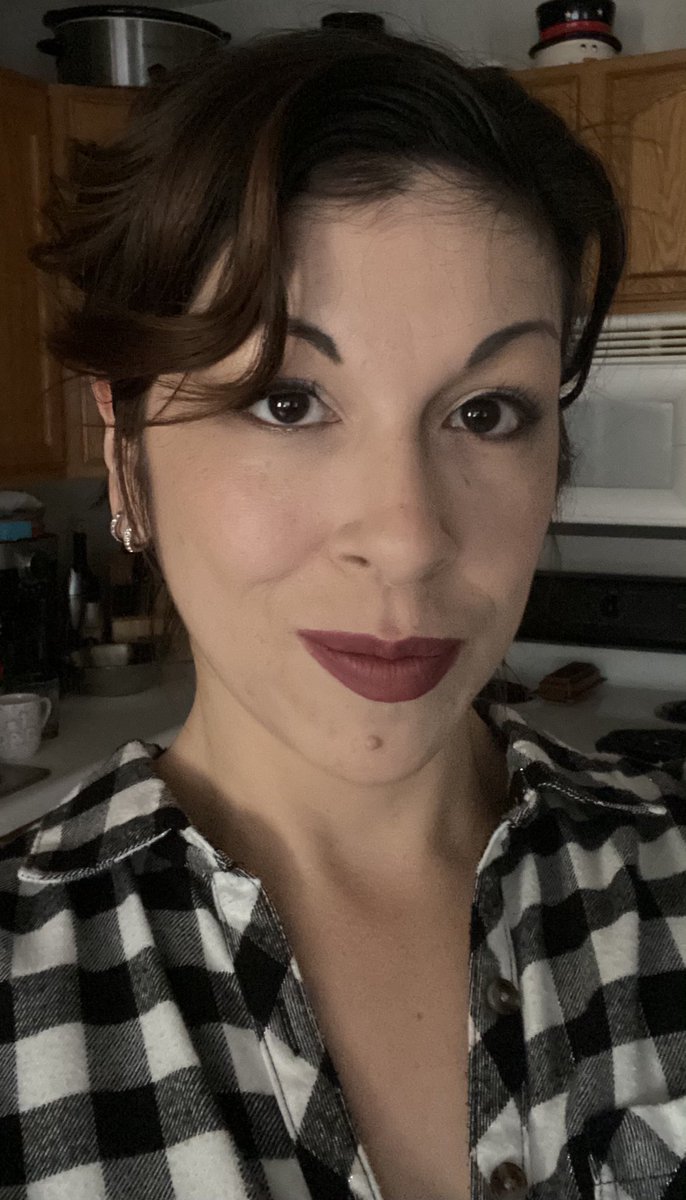theonlyone527's tweet image. My daughter said I looked pretty today. Rare but decent looking so I figured I’d share. 🤣🤷🏻‍♀️💋 #prettymama #justforaday #lookbetter #feelbetter #SaturdayVibes