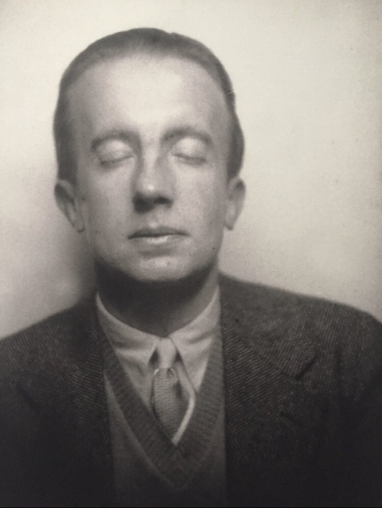 CarineAdan's tweet photo. Aujourd’hui, au travers de ma lecture #Légendedundormeuréveillé j’ai côtoyé #RobertDesnos et le groupe #Surréaliste. J’ai croisé #MaxErnst #MichelLeiris #Eluard #ManRay dans un bar pleurant #LeeMiller...J’ai méprisé #AndréBreton, me suis assise au cinéma à côté de #Giacometti ... https://t.co/Pa05gfbRh1