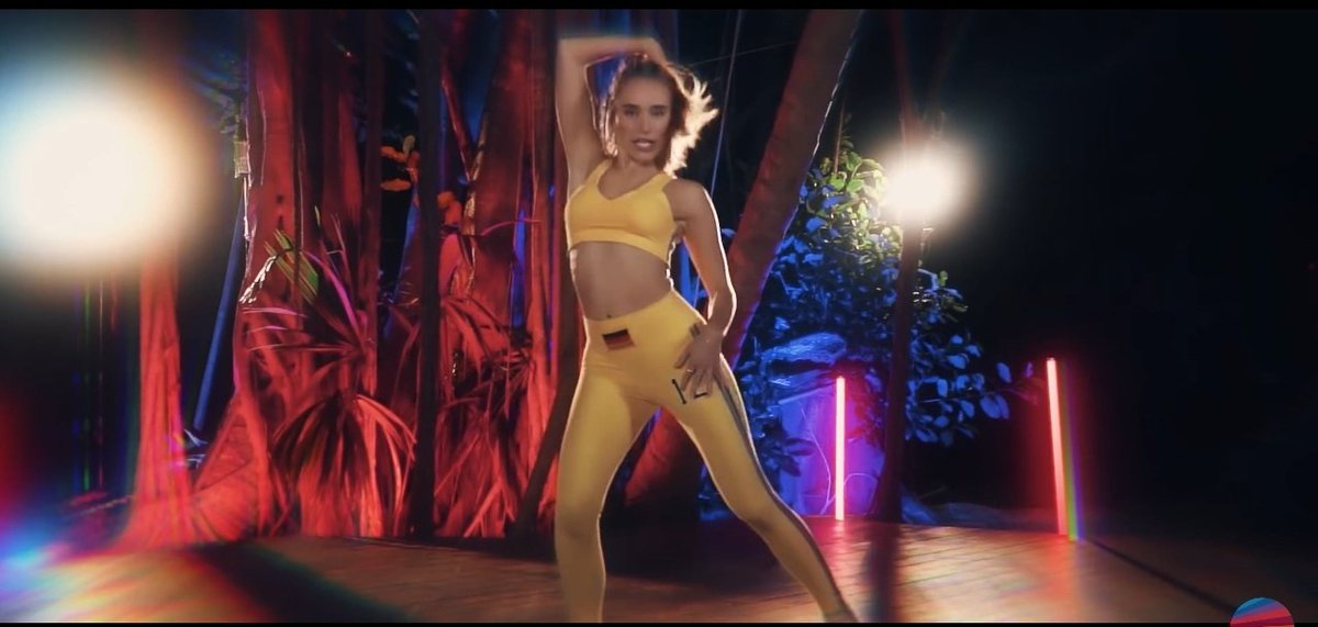 Beyhanna2009's tweet image. Momento Sina, amoo!... #NowUnitedFiesta