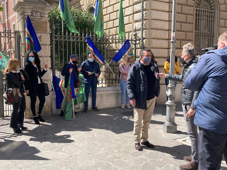 UIL_comunica's tweet photo. @UIL_comunica @UilaNazionale E' un ingiustizia che va sanata! Proclamato lo sciopero generale il 30 Aprile. #Noi_sempre_al_vostro_fianco https://t.co/pQtzUlQKJh https://t.co/MHHiU10HPn