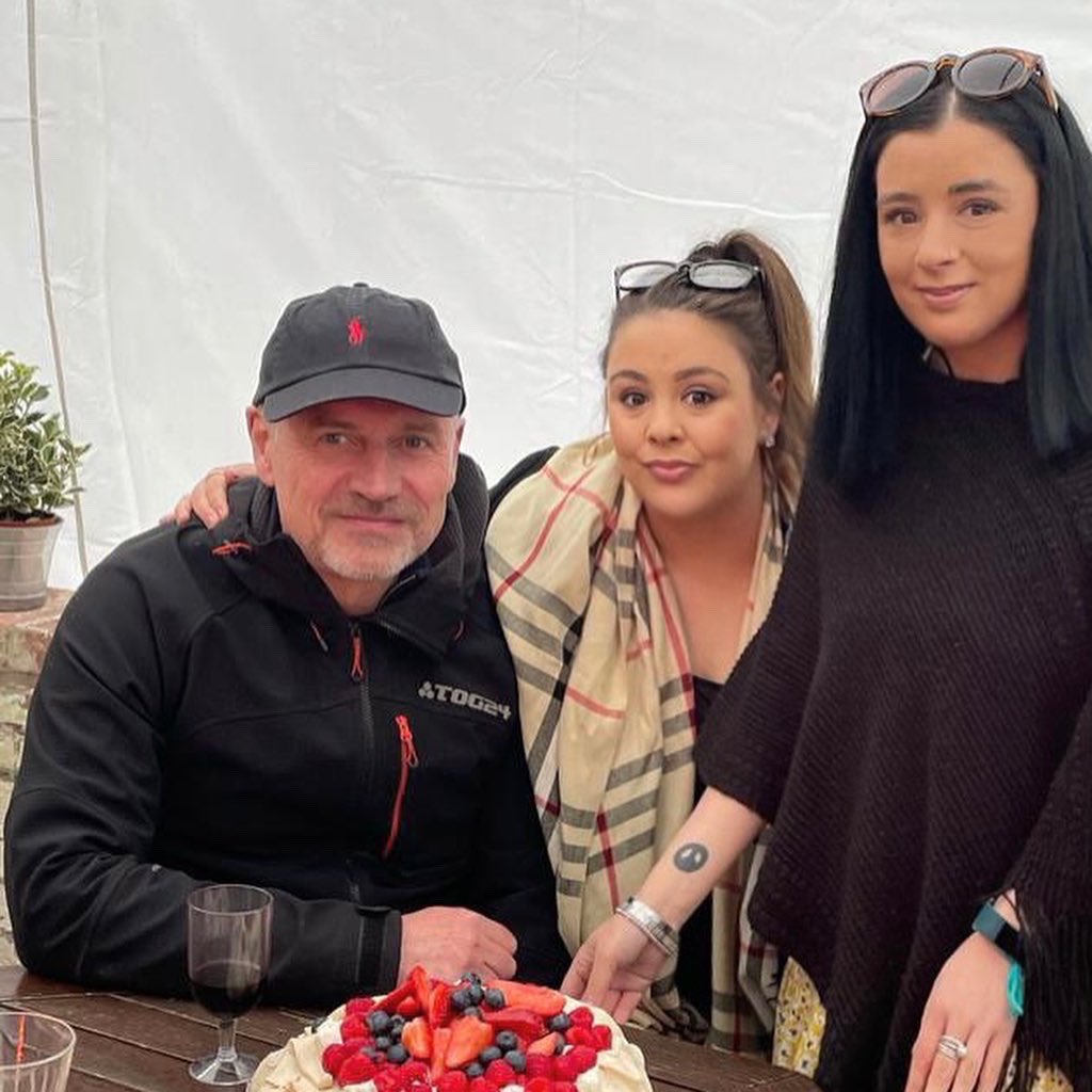 YasminFennell's tweet photo. So blessed sharing a birthday with these two gems ! 26 madness , beaut day🥂🎂🎈@SadiyahAmy @peterfennell1 https://t.co/Wnjw1542vi