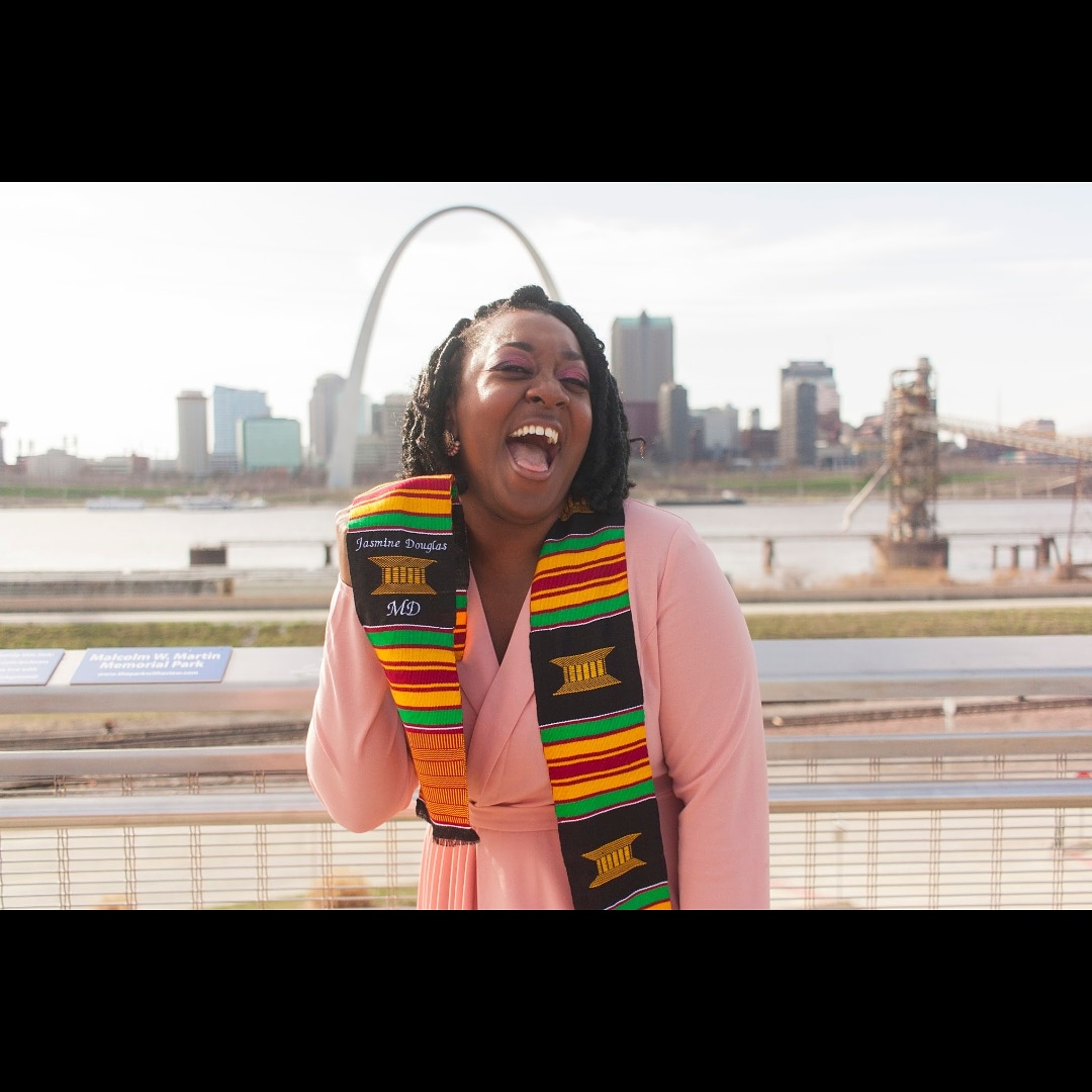 justjas_md's tweet photo. So I did a thing.....
Medical school ✔😎
#MedTwitter #melanininmedicine #familymedicine #slusom #BlackGirlMagic #addictionmedicine #WomensHealth #UTHSC-Tyler @aafp @_Abfmp https://t.co/UpOyXBvlUM