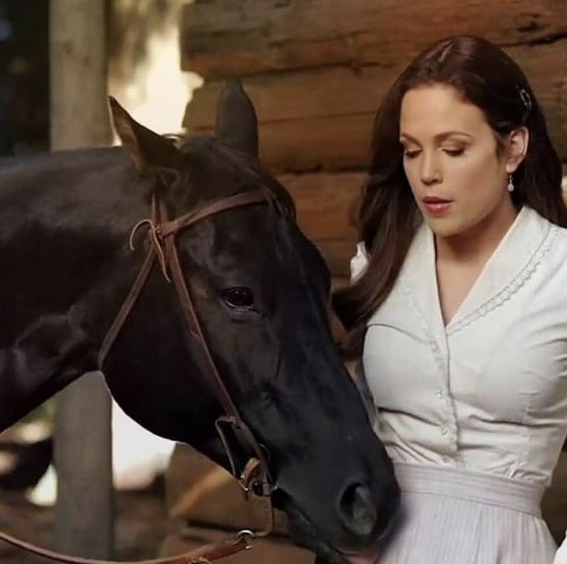 CentralHv's tweet photo. When Jack died, the Mounties allowed Elizabeth to keep Sergeant. Since then, Sergeant has often been a means of escape and healing for Elizabeth. Will we see any special moments between them in Episode 8, #Hearties?? #TeamHopeValley #JackThorton #TeamSergeant #ElizabethThorton https://t.co/i4vHgSkI22