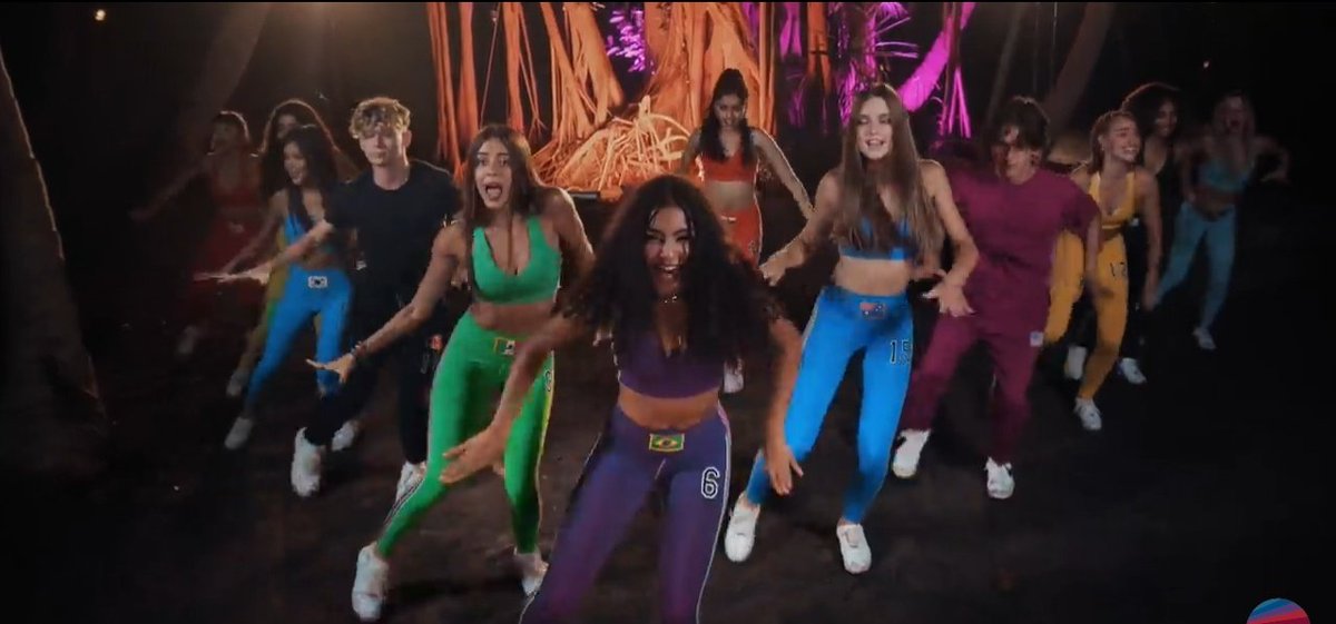 Beyhanna2009's tweet image. Ela tava tão linda nesse clipe, deusaa, perfeita! Sabe às vezes fico imaginando o futuro delah, ela fazendo sucesso, famosah, amoo!... 
#NowUnitedFiesta