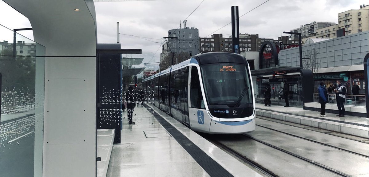 SMortreux's tweet photo. Heureux d’avoir accompagné les équipes @T9_IDFmobilites et les premiers voyageurs de la nouvelle ligne du #Tram ! #TeamKeolis @KeolisIDF 👍 https://t.co/lKyhuPeMna