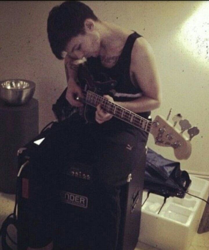 speaknow_louis's tweet image. LOUIS VA PERDIENDO POR +21K VOTOS ASÍ QUE SI VEN ESTÉ TWEET NO IMPORTA SI NO SOMOS MUTUALS DA RT, COMENTA 3 VECES Y DIFUNDE

I vote #Louies for #BestFanArmy at the #iHeartAwards