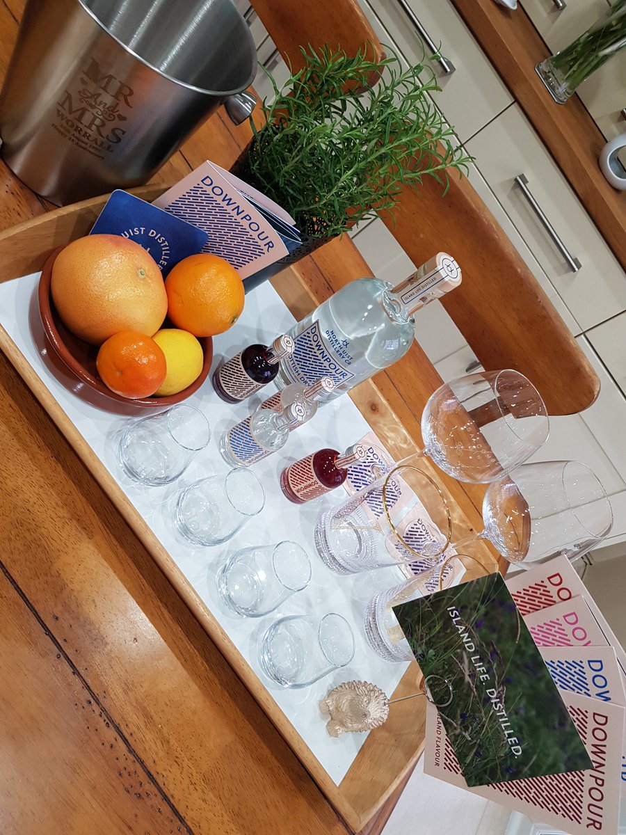 VWorrall's tweet photo. @annie_296 @NorthUistDistil Lovely to see you @annie_296 Great gin tasting evening @NorthUistDistil thank you! https://t.co/AwVYQuClhO