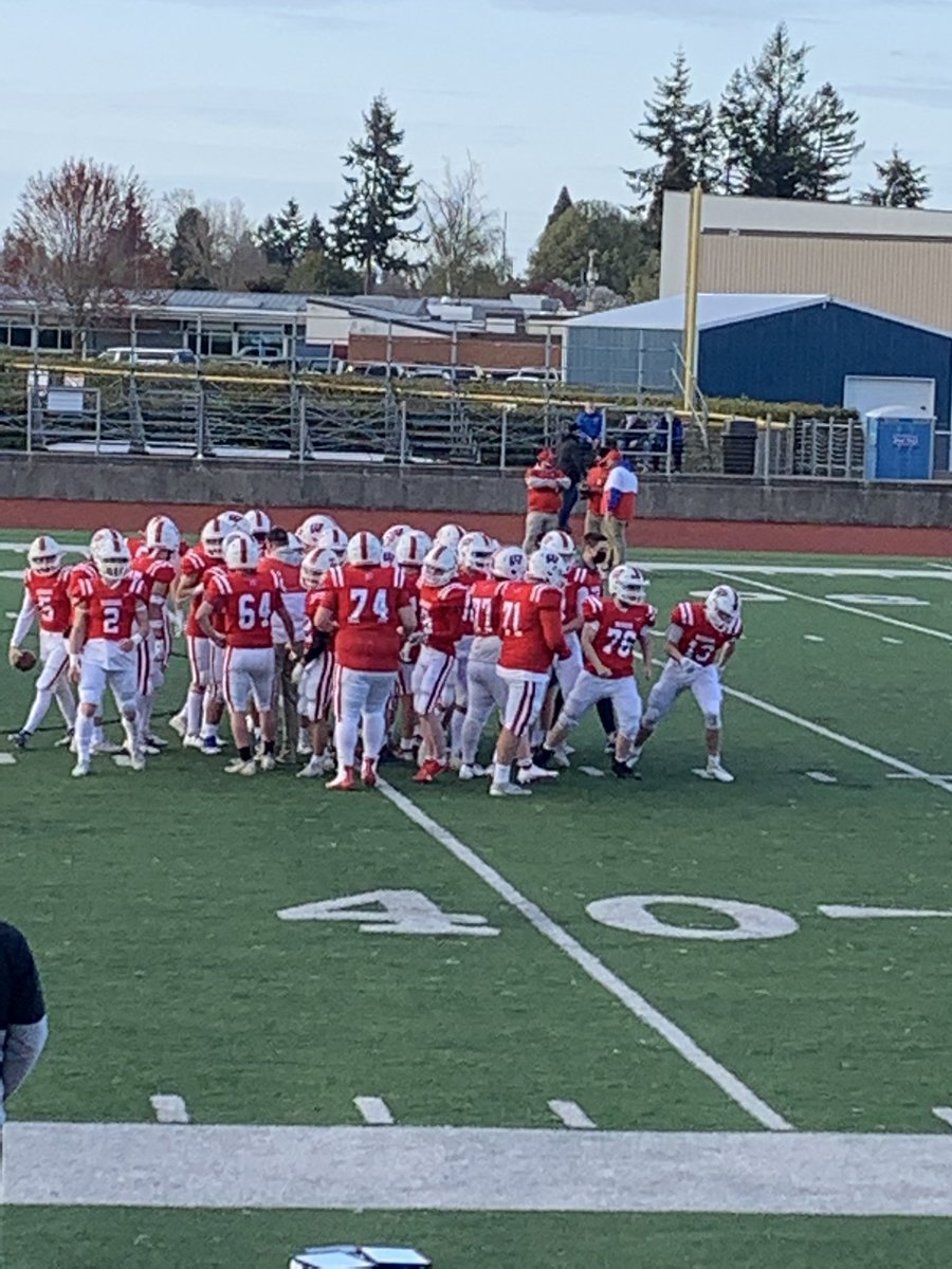journey_w's tweet photo. Last football 🏈 game for @ToddSwa77906090 Jr. year! So blessed to be able to watch them play!! Way to go #warriors #74 https://t.co/qwGDP9n9Y4
