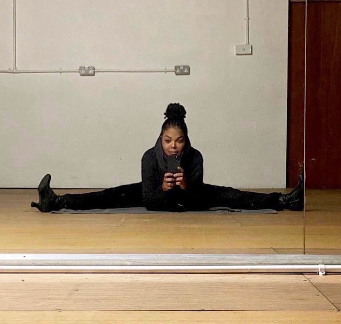 JanetJackson's tweet image. 🍌 Split 😉