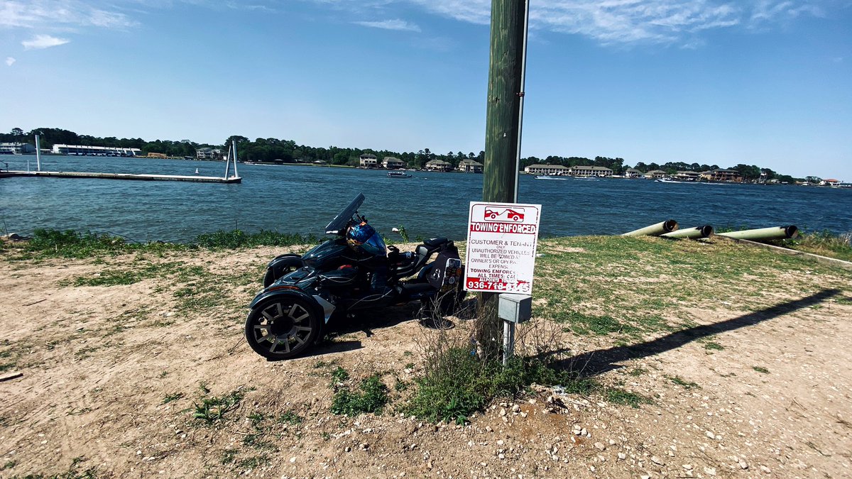 jaysonstreet's tweet photo. Then we kept going till we hit water! I found a really good parking spot! So lucky it wasn’t taken! 😁 #IsolatedHackerAdventures https://t.co/UDYfnF0ADH