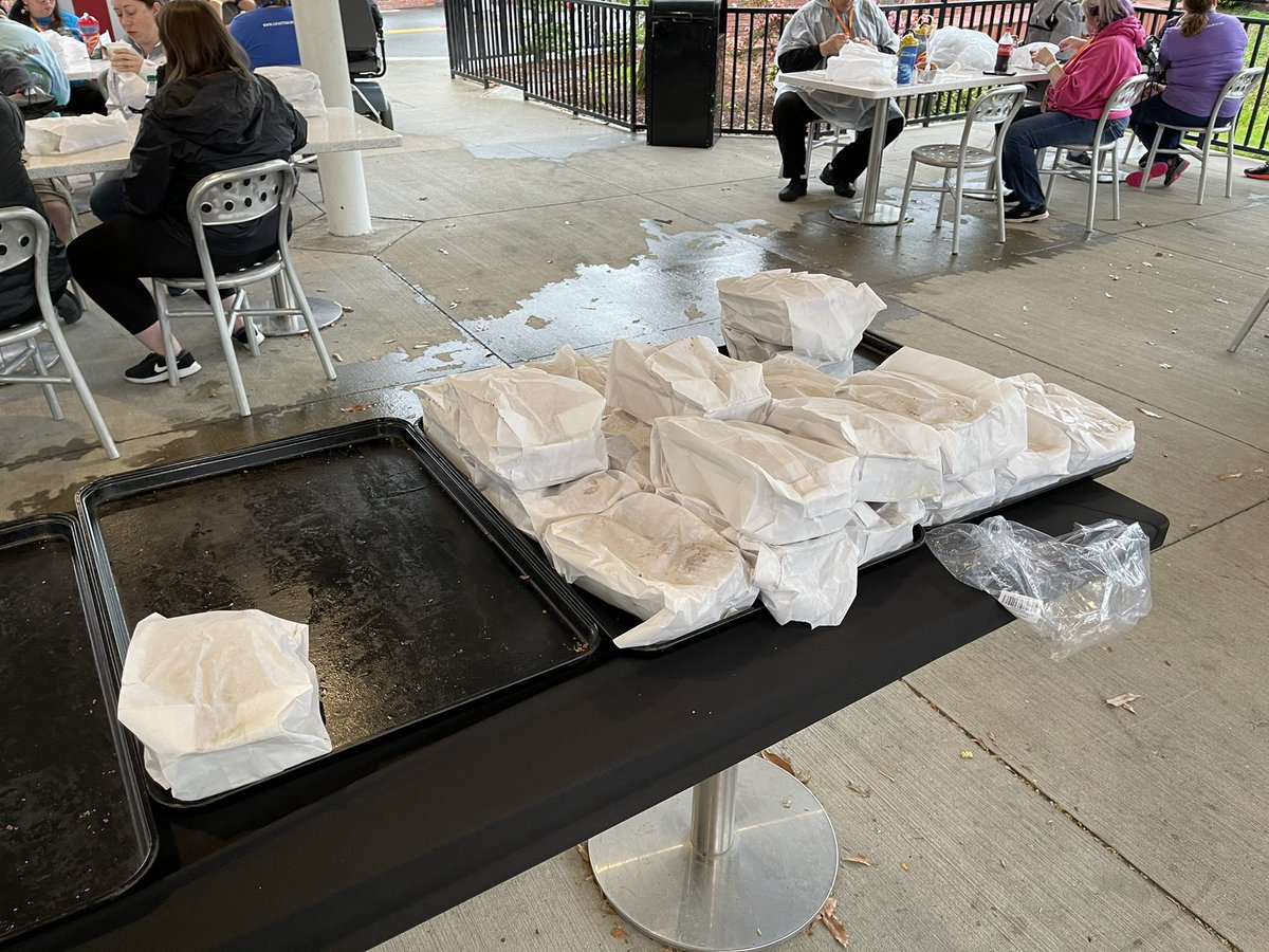 BuckeyeCoaster's tweet photo. Cinnamon Bread Social Time! 

This was part of the @Coastercrew Event today! It was a fun time to meet up with friends and have some of the famous @Dollywood Cinnamon Bread! 🍞 #Dollywood #CoasterCrew https://t.co/8LxGQGtZlu
