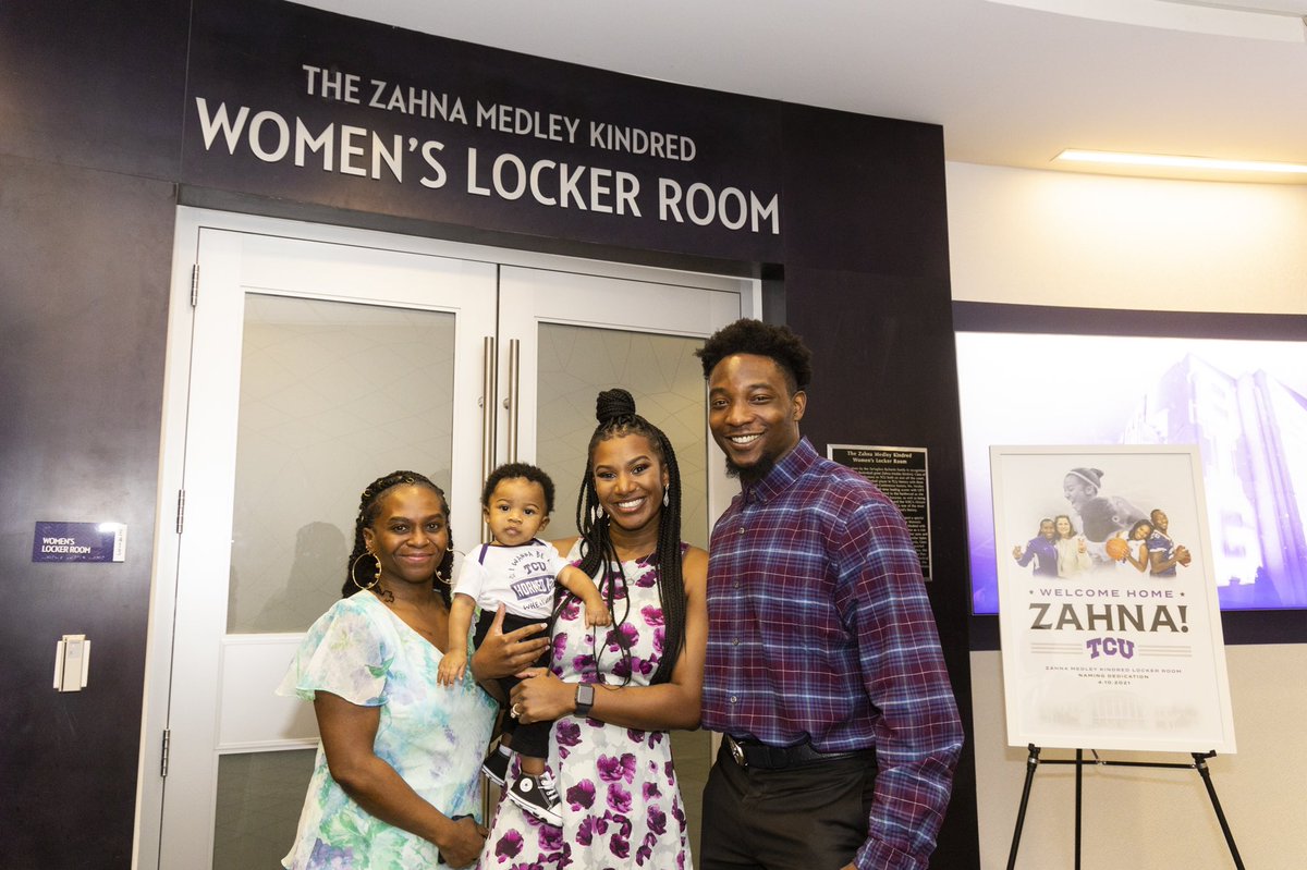 The @TCUWbasketball locker room is officially The Zahna Medley Kindred Women’s Locker Room recognizing all-time great Horned Frog!

Click the 🔗 for full release: bit.ly/3dW57gA

#GoFrogs
#FrogsForLife