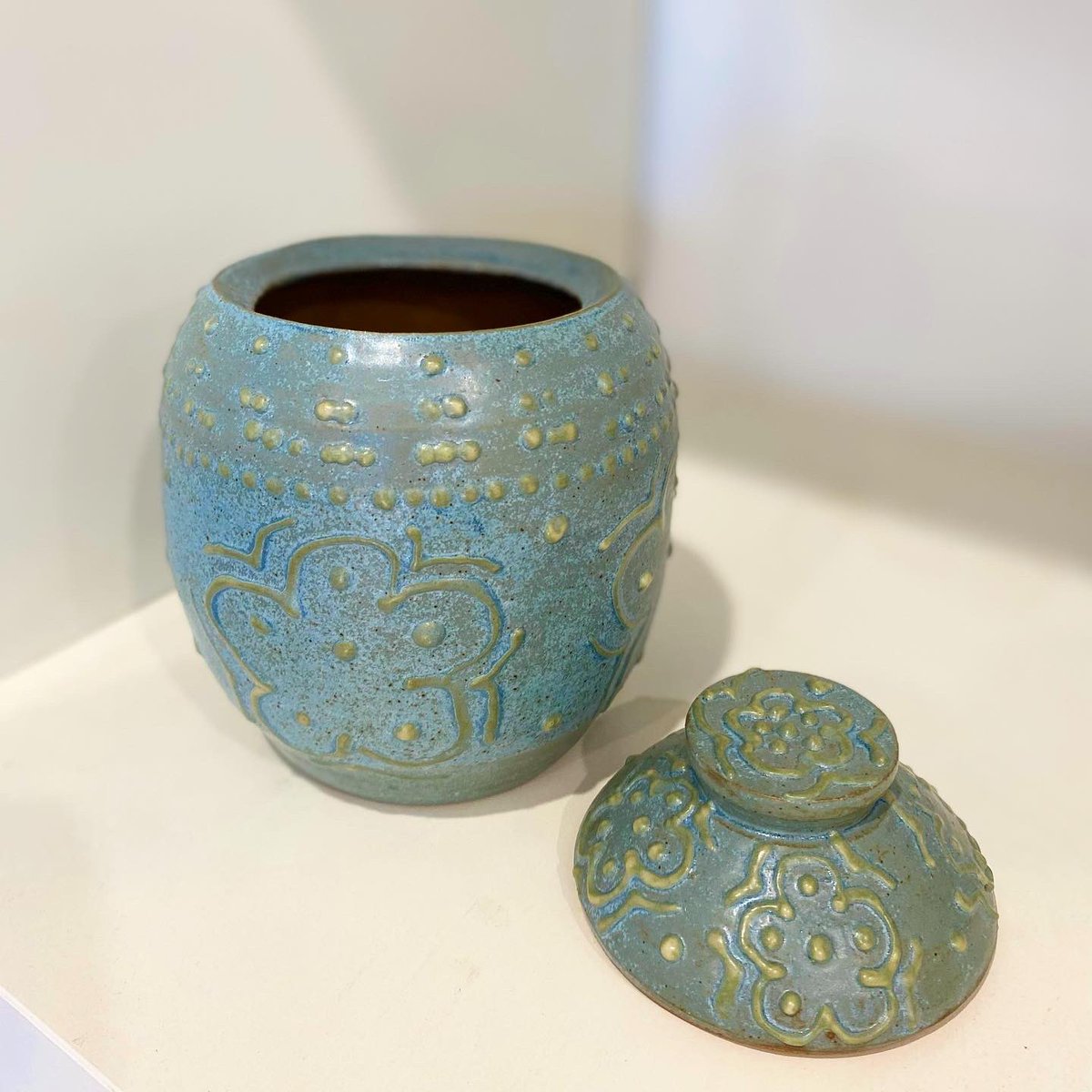 pottery_am's tweet photo. Completed 
Small pot with raised decals and matt glaze
#stilllearning #pottery https://t.co/Acz2bUMBsQ