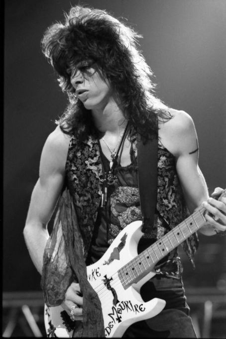 Happy Birthday Warren DeMartini 