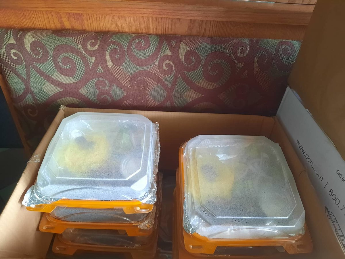 FTFKalamazoo's tweet photo. Thank you to Eshan, Amy, Matt, and the rest of the Zooroona Mediterranean Grill team for making these morale-boosting meals for the vaccinators, including Eileen, pictured here, at Stones Church's mobile Family Health Center clinic yesterday. https://t.co/Q209jt7xCj