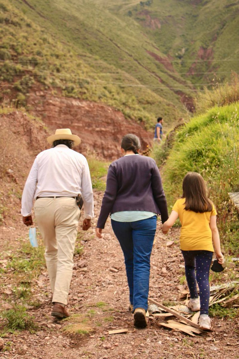Desde Andahuaylillas, desde la chacra de mi papá, les envío la fuerza del Qoriorqo y el Wiracochán, y las mejores vibras de nuestra Pachamama, para seguir en el camino de la justicia, la igualdad y la solidaridad para nuestras familias y nuestra Patria ❤️💚