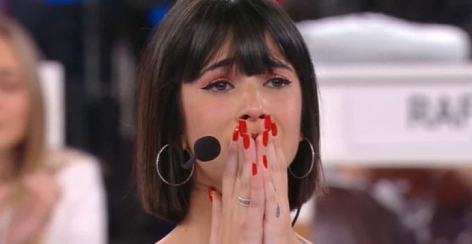 TrashTv_ITA's tweet photo. Ma che ci fa questa ancora in mezzo... #Amici20 https://t.co/Gqo5DE3uMW