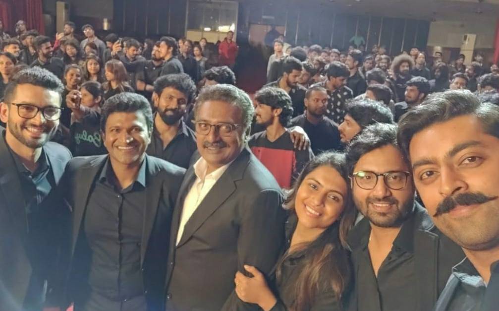 Cinimall's tweet image. #Team #Yuvarathnaa #Fablous #photo 👌❤

#Cinimall #PuneethRajkumar #Kannadaindustry