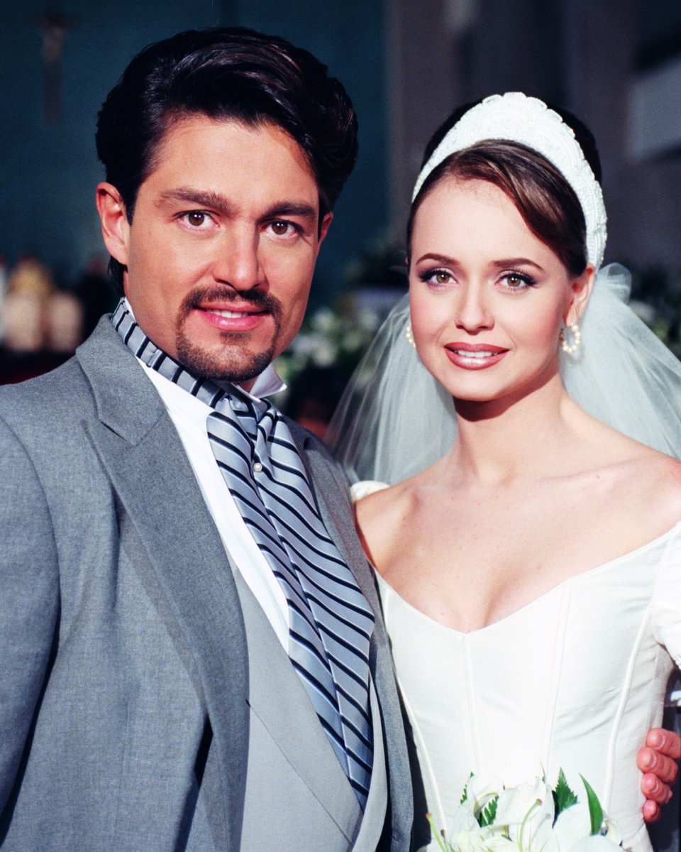 tlnovelastv's tweet photo. ¿Cuáles #Tlnovelas románticas tuvieron las mejores escenas? Vota por tu favorita en los comentarios y acompáñanos en #Las5Mejores ❤️ https://t.co/rM3QI3ikGm
