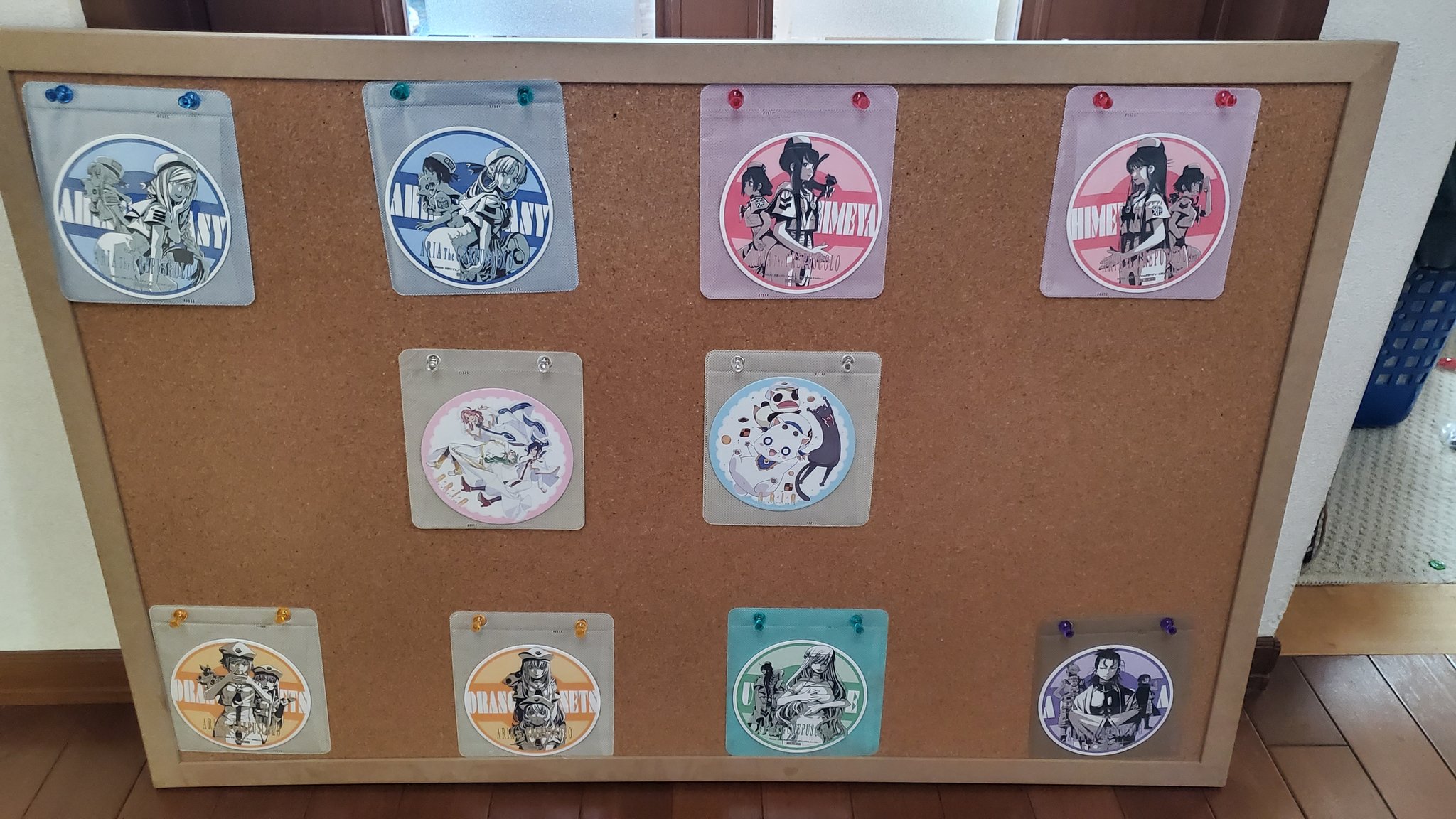 Ats おはようございます 今日は昨日ちょっと考えたaria The Crepuscoloのコースターの飾り方的なやつ Cdケースの袋に入れてコルクボードに貼るとといい感じでしたがコルクボードがでっかすぎだからもうちょい小さいの用意するかな 1日1グッズ Ats おはようございます 今日は昨日ちょっと考えたaria The Crepuscoloのコースターの飾り方的なやつ Cdケースの袋に入れてコルクボードに貼るとといい感じでしたがコルクボードがでっかすぎだからもうちょい小さいの用意するかな 1日1グッズ