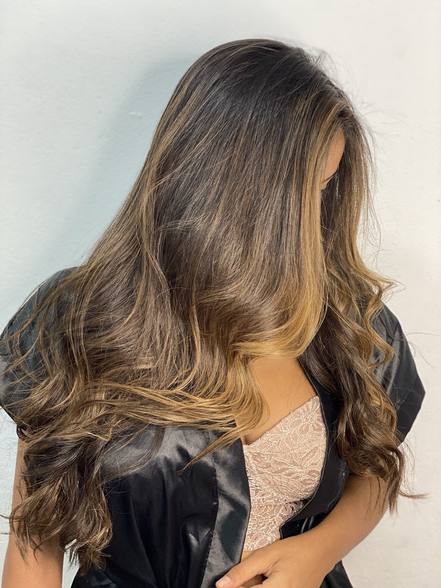 larissadiasld's tweet photo. Como superar? Apaixonada! 🥰
.
.
.
.
#morenailuminada #iluminada #morenasiluminadas #mechasiluminadas #mechas #cabelosaudavel #cabelolindo #cabeleireira #transformação #antesedepois #cabelosaudavel https://t.co/ssGAC8xfWc