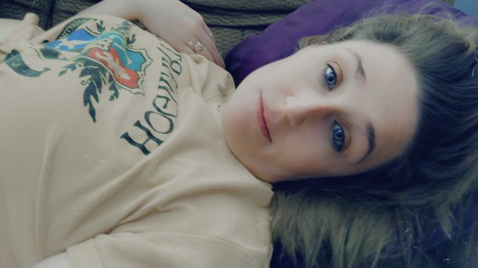 I look so serene :))) https://t.co/P8OWNATwwq<a href="/tag/mvsales"class="tags"><span>#mvsales</span></a>