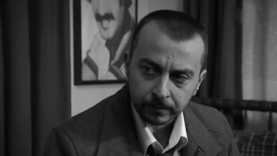 wannamovie's tweet photo. ‘’Bir insanın sevilebilmesi için kendisi gibi olmaması gerekiyormuş. Sevilebilmek için herkes gibi olmak gerekiyormuş.’’

Leyla ile Mecnun (2011-2013) https://t.co/wWtuDjWejE
