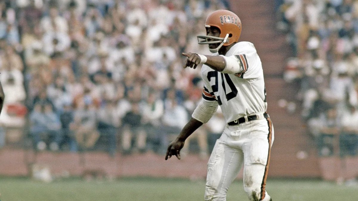 O uniforme que era usado era igual ao do Browns. Diz a lenda que Brown utilizou os equipamentos que trouxe com ele na sua saída e os utilizou na nova equipe. Para diferenciar um pouco, foi colocada a palavra Bengals escrita em preto no capacete