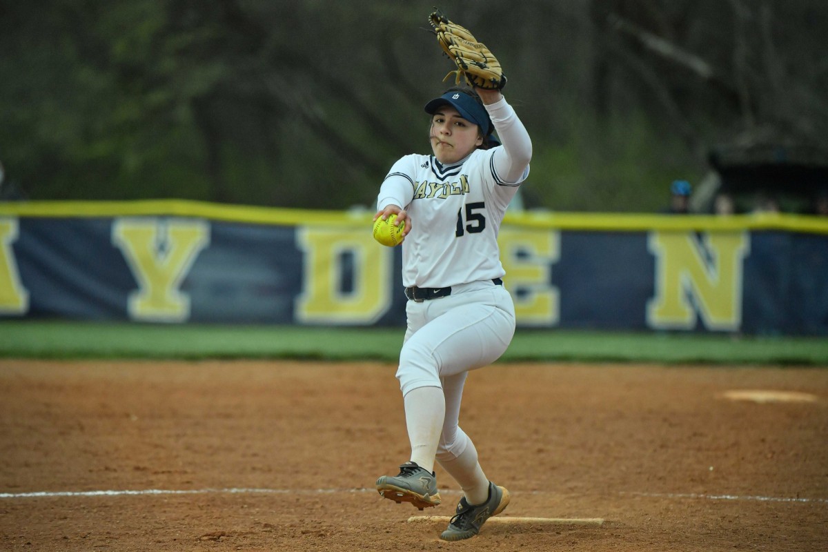 . <a href="/HCHCatsSoftball/">Hayden Softball</a> rolls to twinbill sweep at Emporia, 11-0, 8-2. @AlyssaDroge picks up both pitching wins, including 1st-game 1-hitter. Ava Delgado 4 hits, 8 RBI on the day ...
bit.ly/3wK30Fb