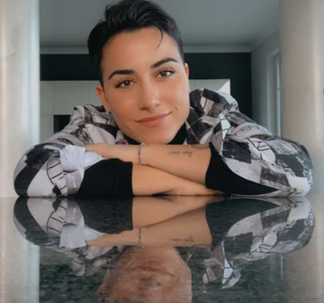 wearmnstrm's tweet photo. STYLE INTERVIEW: Raja Woerz, an artist based in Germany. Raja works in fashion, so here outfits are always on point!

https://t.co/no0d0TFzkr

#rajawoerz #lesbianstyle #lesbianinfluencer #lgbtqstyle #lgbtq #loveislove https://t.co/zBuWjA0T4C