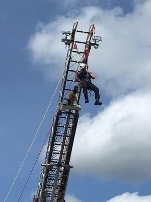 MtnBrookFD's tweet image. High angle training #Training #Engine1 #Ladder1