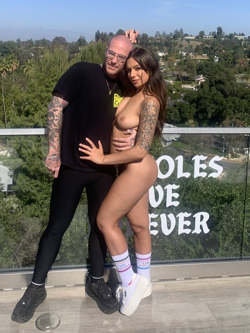 1 pic. *moves to LA once*
@tonyslipsedit https://t.co/Iak7Sm6SaR