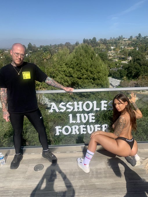 2 pic. *moves to LA once*
@tonyslipsedit https://t.co/Iak7Sm6SaR