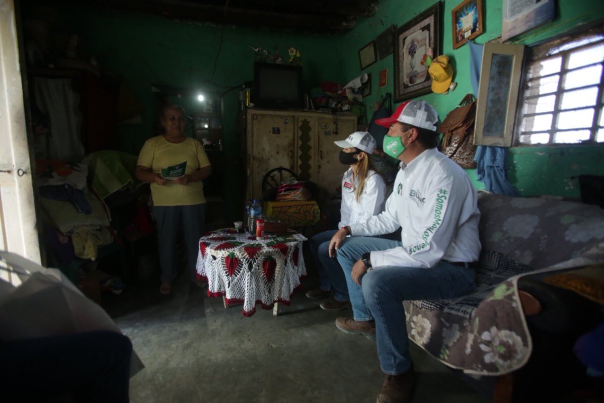 jaimebuenoz's tweet photo. Mi amiga @MayraRamosDeZa1 y yo estamos convencidos de que si se trabajamos en la misma sintonía, podemos lograr cosas buenas para #GeneralCepeda, seguimos casa por casa en las comunidades rurales escuchando de 1a mano sus propuestas y necesidades. #YoConMayra #SomosMásLosBuenos https://t.co/G6qxUA2SGT