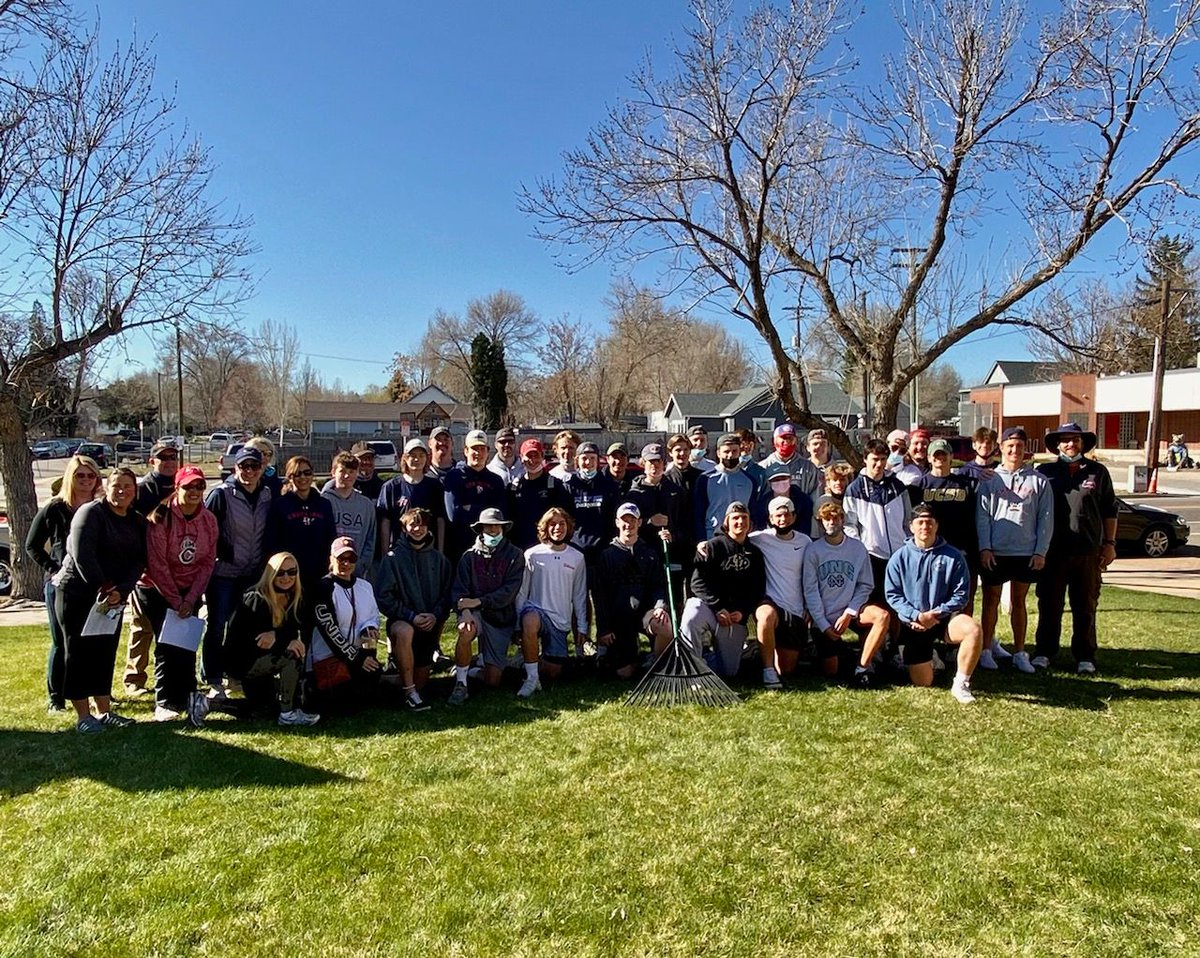 ecm_denver's tweet photo. Thank you to the @ChapBoysLAX for a great start to the ECM Work Day season in 2021 today! #denver #volunteer #extremecommunitymakeover https://t.co/1uzaLUz6qp
