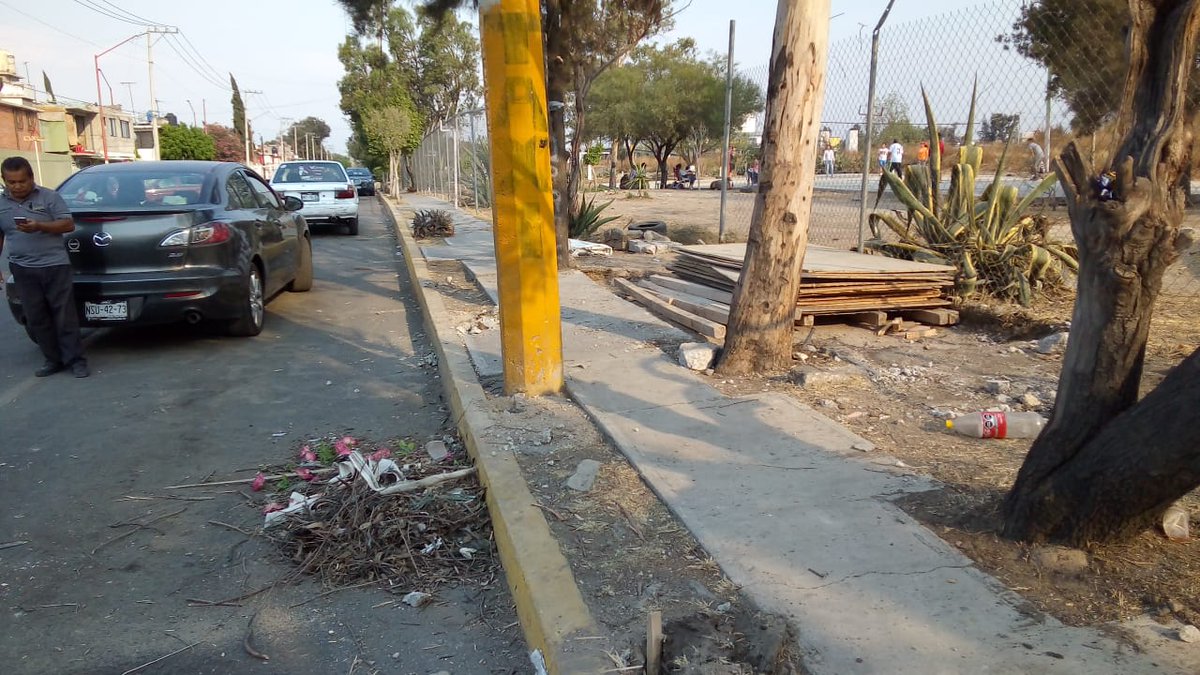 SGloriam's tweet photo. #alerta #Ecatepec @FerVilchisMx, ahora los #taxistas de #GrupoEsmeralda quieren "tapiar" el espacio federal de @Pemex y @conagua_mx aledaño a #RíoDeLosRemedios, #ValleDeAragón3eraPte. Dicen que tienen "permiso", ¿tú se los otorgaste? @DMAyEEcatepec 
@ecatepense10 
@Ecatepec https://t.co/IA5R8w2xHl