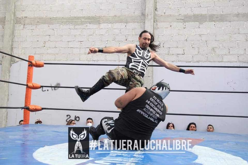 LaTijeraLucha's tweet photo. La segunda lucha de la tarde en la #CampestreGuadalupana organizada por #MaskMexico en 5 esquinas fue para #Gargoli al vencer a #Dassaev #Sindrome #GuerreroNocturno y #DriverX en contienda que tuvo al público al filo de su silla, con grandes lances y castigos de poder.
#latijera https://t.co/4O2NIKkKlA