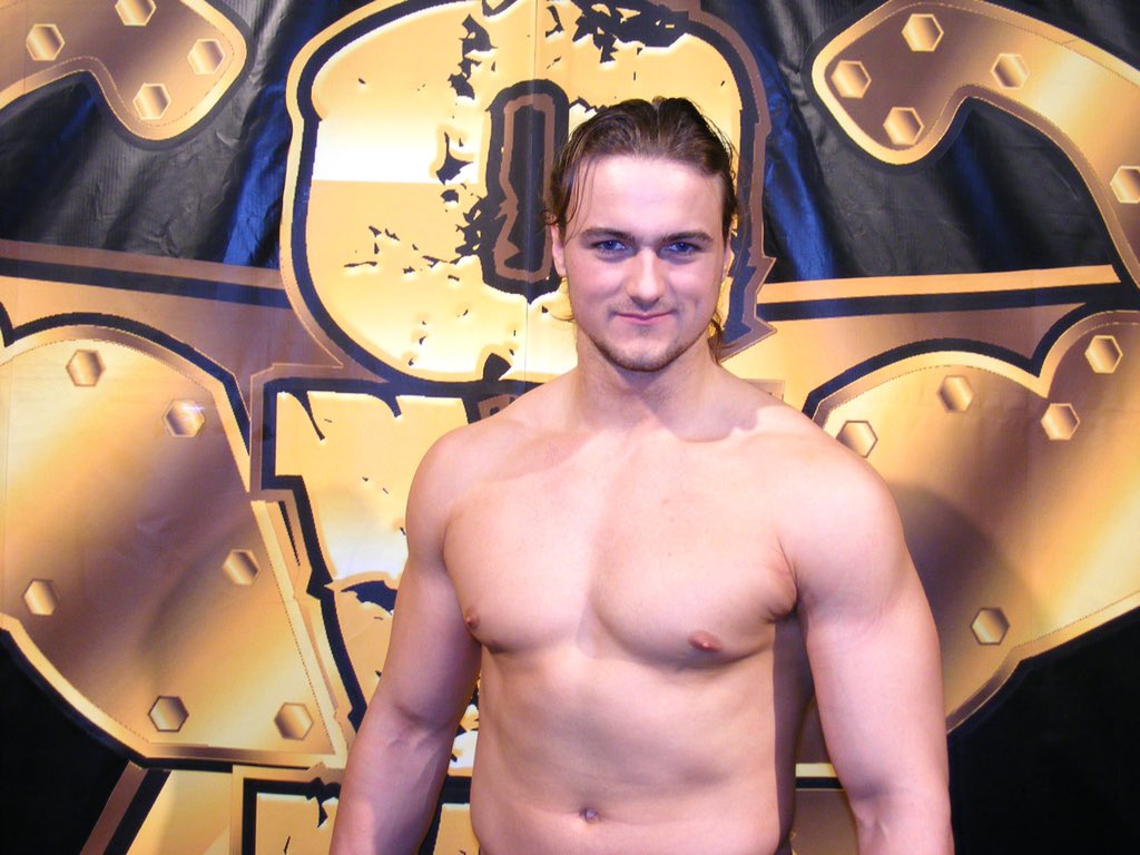 ABRichards33's tweet photo. @berichards1981 RT @ovwrestling: Drew McIntyre [@DMcIntyreWWE]

OVW Alumni 2007-08 https://t.co/5oHXDm4VhI