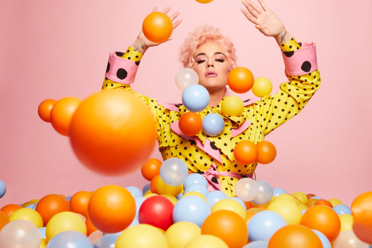 KPOnRadio's tweet photo. ELECTRIC: Apparently the song has already been sent to the radios.

Weeks ago the song had already been announced on Australian radio.

- For more news, follow @updatekatys . https://t.co/3KADAFFEU7