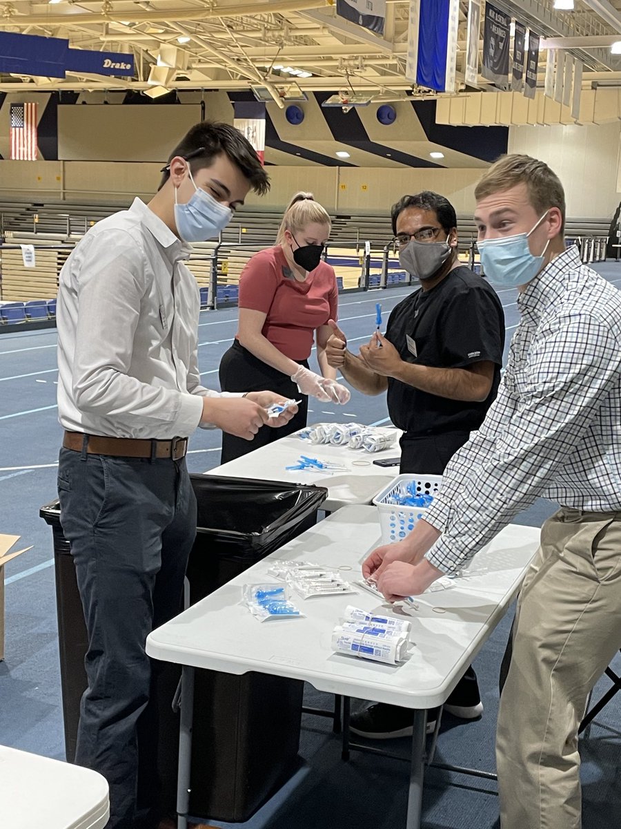 WMBukstein's tweet photo. @DrakeCPHS Our shot schuckers! Appreciate all of the help yesterday! #weareDrake #COVID19vaccines #publichealth @ARxEEB @pharmacists @IowaPharmacyIPA https://t.co/MIPeTOvuuw
