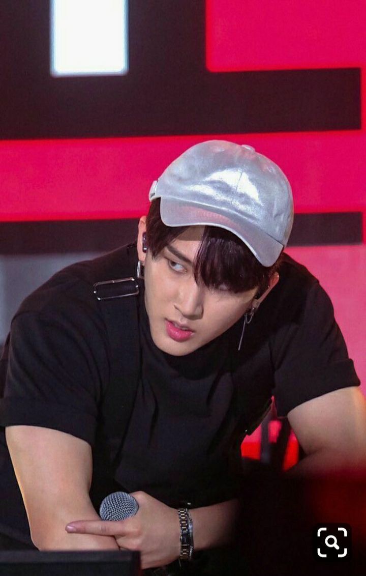 hourly changbin∞⁸ (semi CLOSED) tweet media