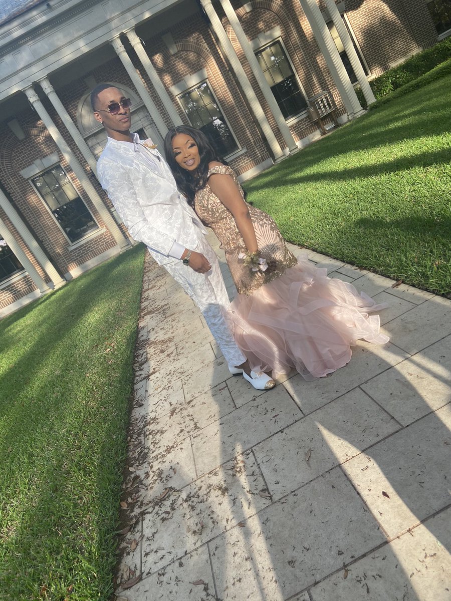 lamont601's tweet photo. My Beautiful Girlfriend &amp; I Senior Prom 2021 https://t.co/15sfoOQ4ze