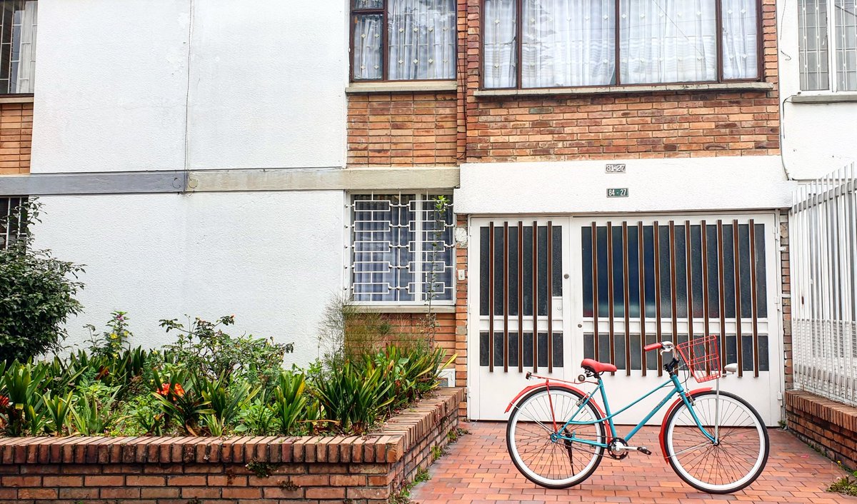 CorneliaBicis's tweet photo. La más linda del barrio
#TorbellinaCornelia en Azul Robotina, Rojo Cereza (guardabarros, tapicería y canasta) Luces @spanningalights y todo el amor bicicletero Cornelia 

Te Antojaste? 🚲
Pide Tu Cita o Asesoría con amor:
☎️ WhatsApp 3196291709
🏡Calle 84 #24-08 https://t.co/VMQHH4Rpe7