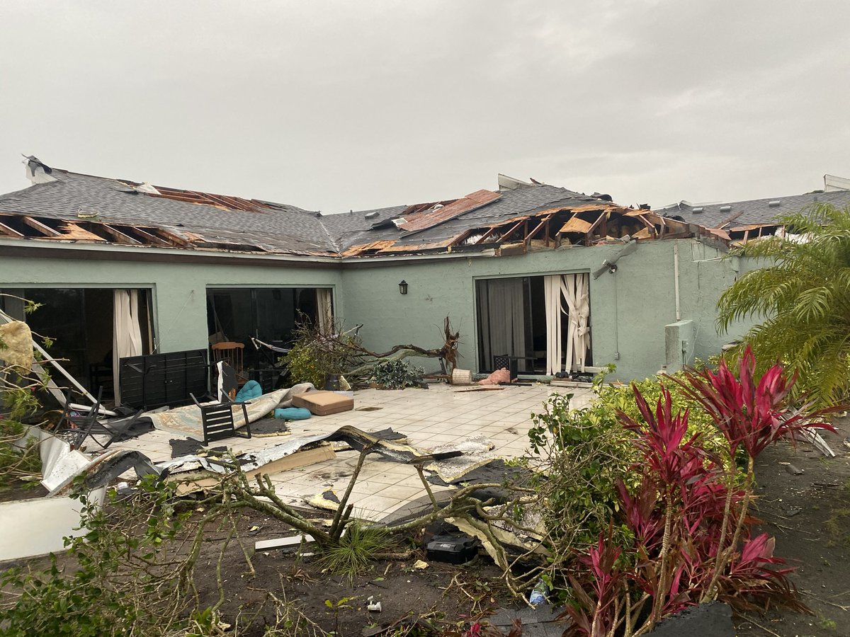 MCGPublicSafety's tweet image. 🌪 Manatee County EMS responded to help an injured patient after a tornado touched down near El Conquistador Parkway this evening. 🌪 
Photos from the scene below👇🏻