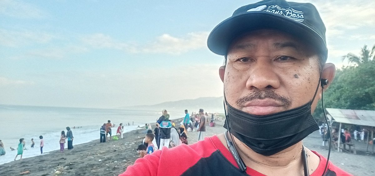 rasidibragi's tweet photo. Goes ke Pantai Meninting https://t.co/tAvTbxAWbx