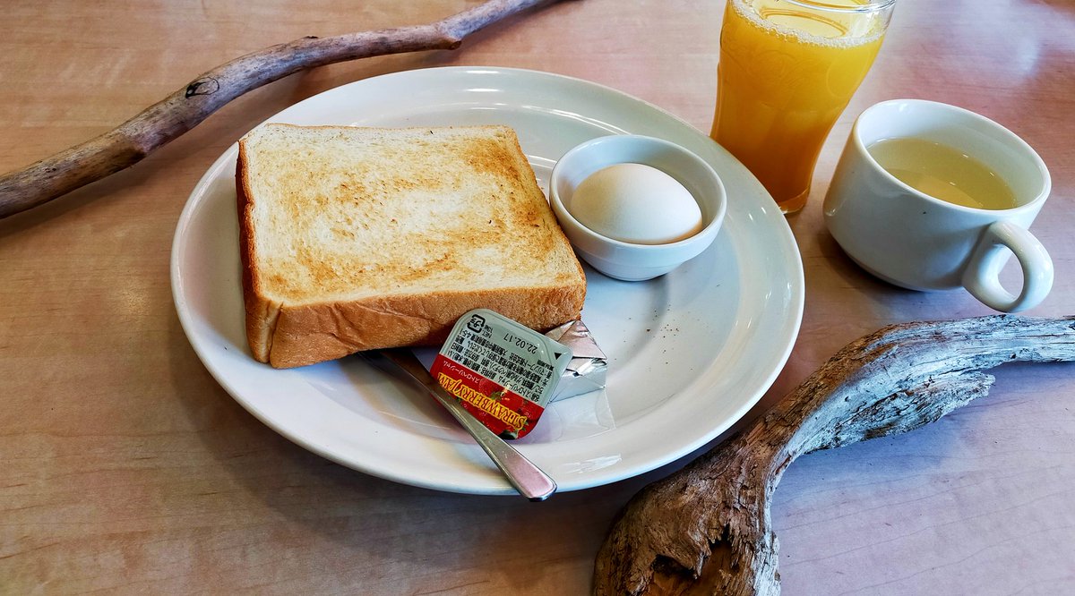 中野ガストモーニング湖畔のコテージ風329円ドリンク飲み放題 Fwf 安いな 流木置いただけだから こちらの流木は本日ねこの郵便 21 04 11 神楽坂ねこの郵便局というなまえのお店