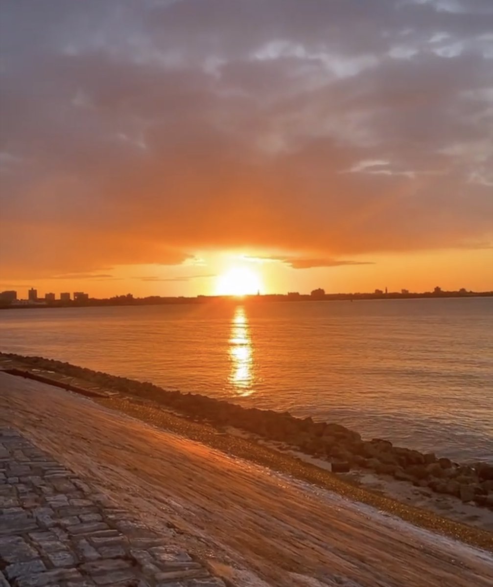#GosVegas is ready for #TheBreakfastClub. Have a great day. <a href="/DiscoverGosport/">Discover Gosport</a> <a href="/InvestinGosport/">Invest_in_Gosport</a>