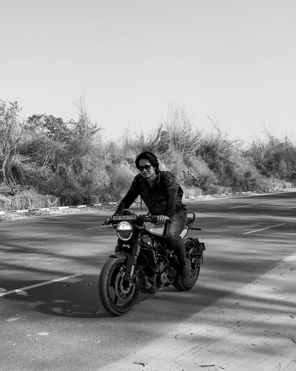 KscVlogs's tweet photo. @Hqv_Motorcycles https://t.co/iJZvL4VPDt